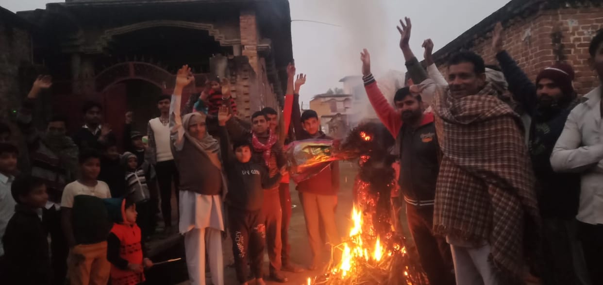 Pramod Utwal's effigy burnt in Khaikhedi