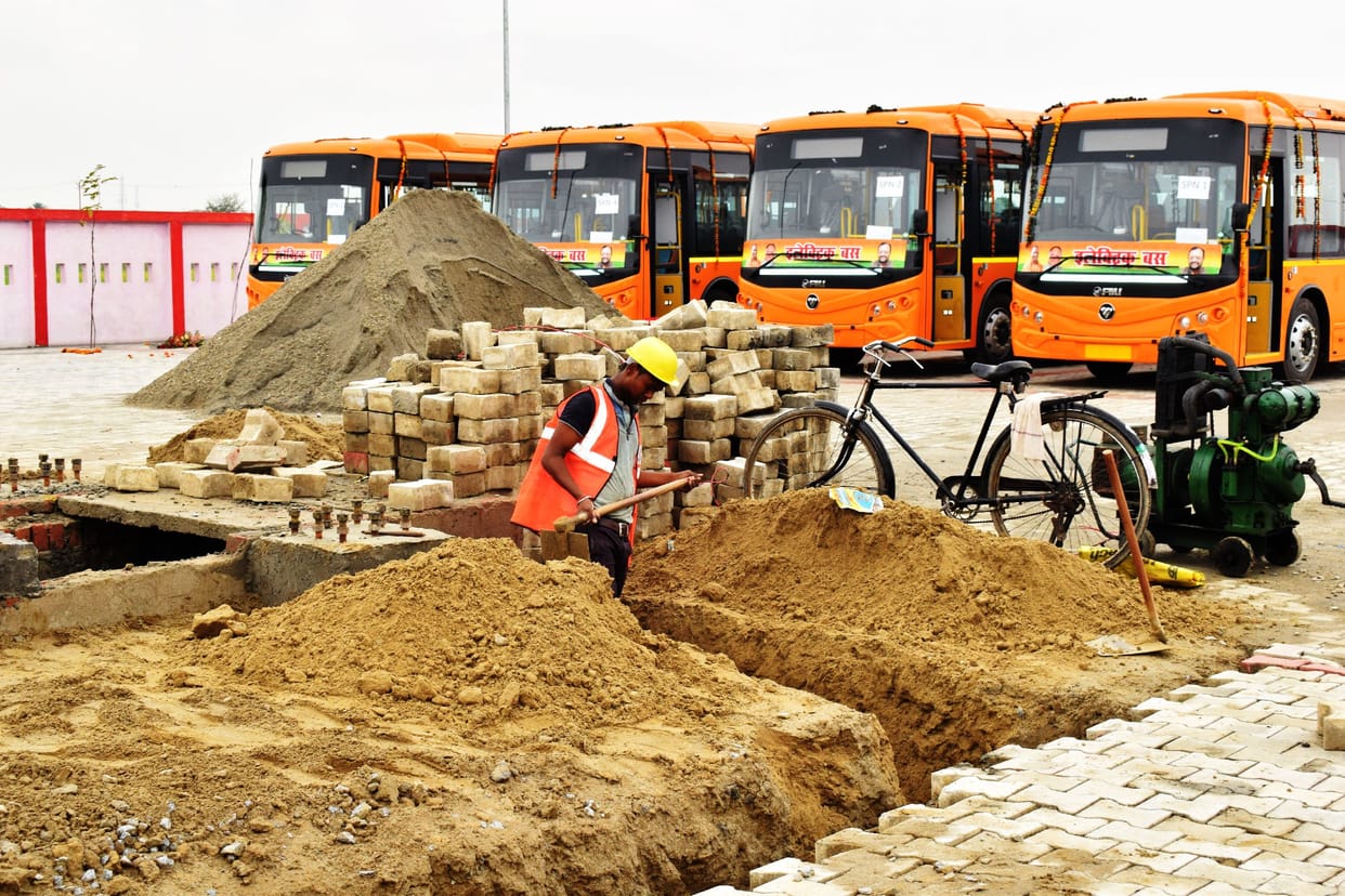 Electric buses parked only two days after the launch