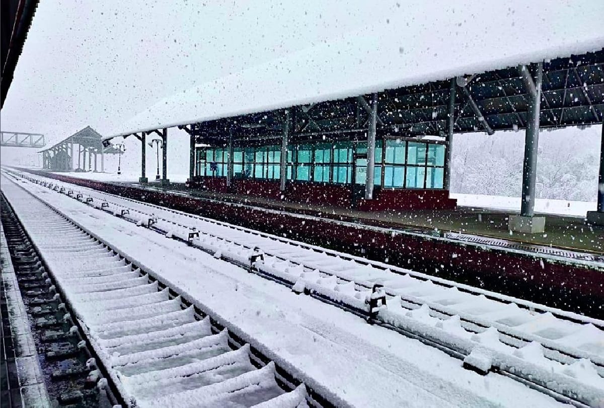 weather Kashmir Railway Minister Ashwini Vaishnav shared pictures and said If there is heaven on earth it is here