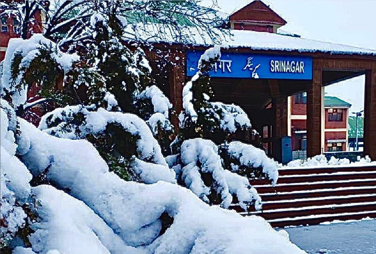 weather Kashmir Railway Minister Ashwini Vaishnav shared pictures and said If there is heaven on earth it is here