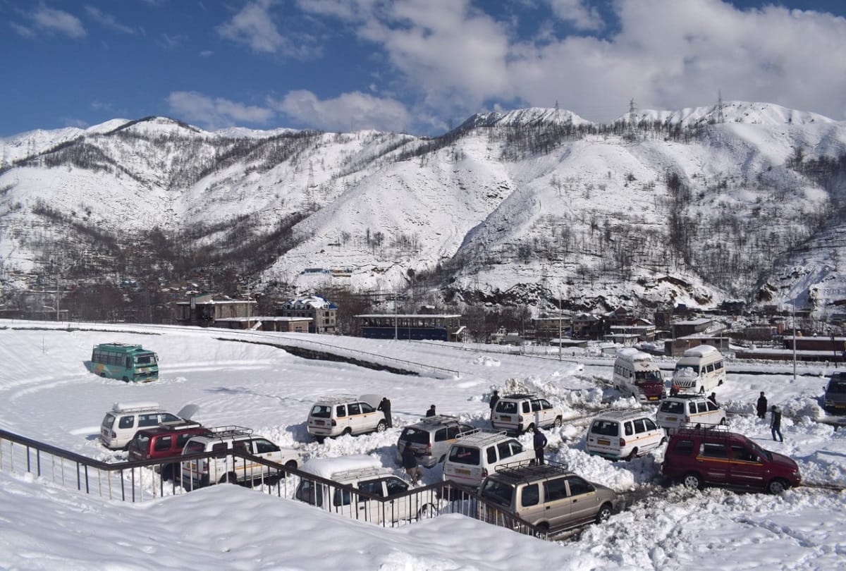 weather Kashmir Railway Minister Ashwini Vaishnav shared pictures and said If there is heaven on earth it is here