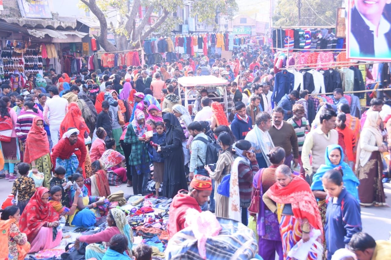 Due to the increasing speed of Corona, the crowd in Mars market is huge.