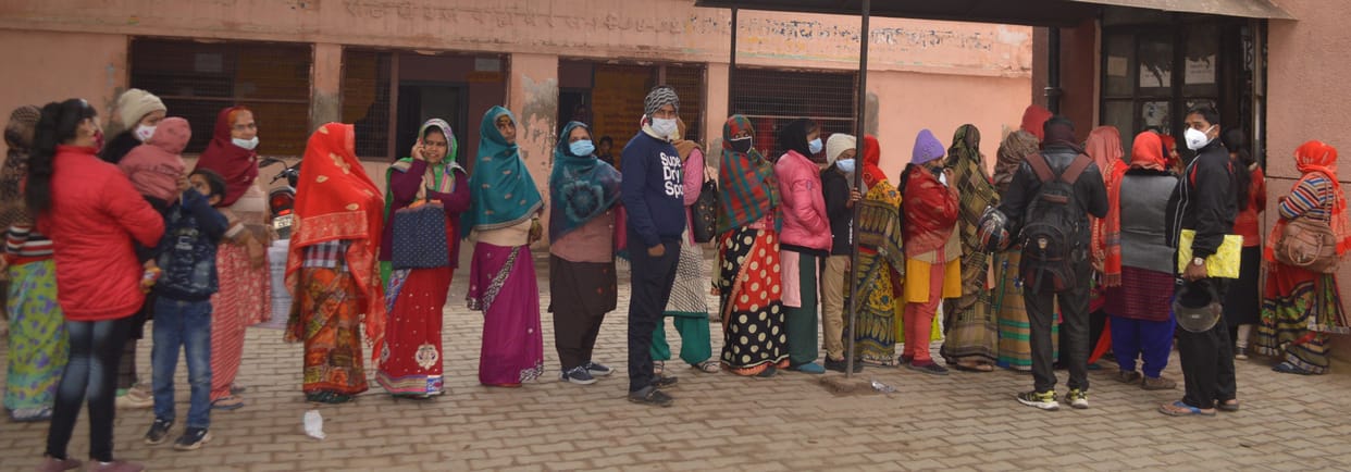 Hathras: The havoc of Corona is not stopping, 36 more infected