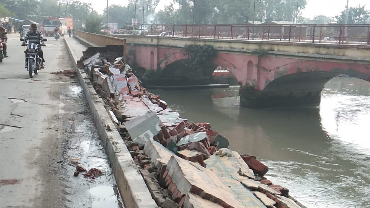The boundary wall of Ganganahar bridge collapsed