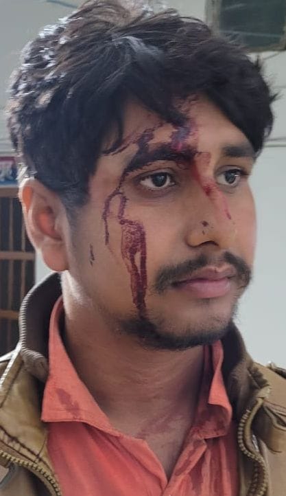 fathepur news,The young man was beaten up by dragging him from the house