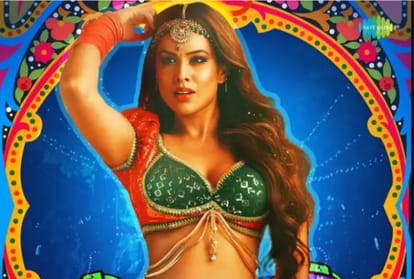 Nia Sharma new item song Phoonk Le released and she gives competition to Malaika Arora
