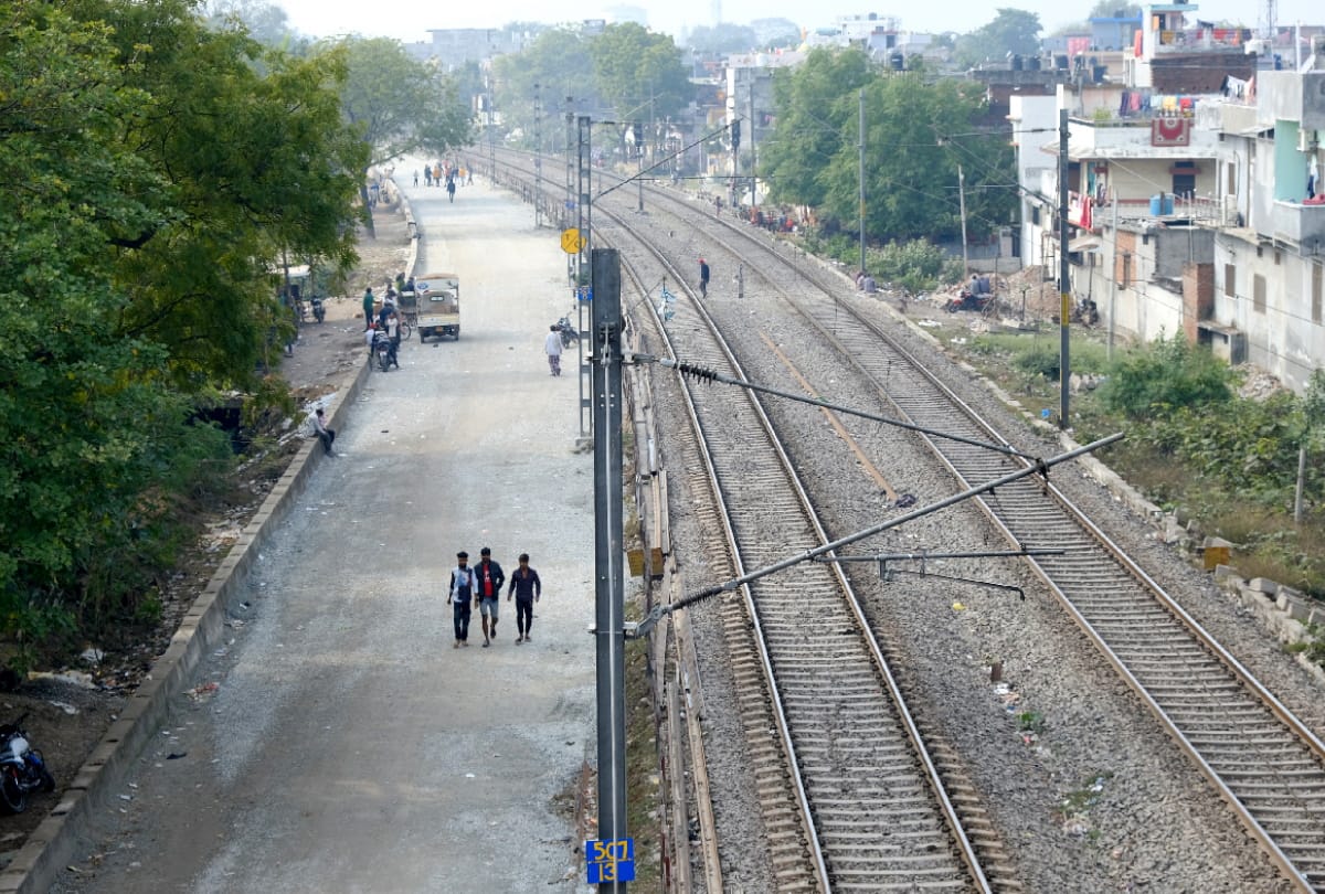 Trains will run on third line from Cantt to Kusmhi