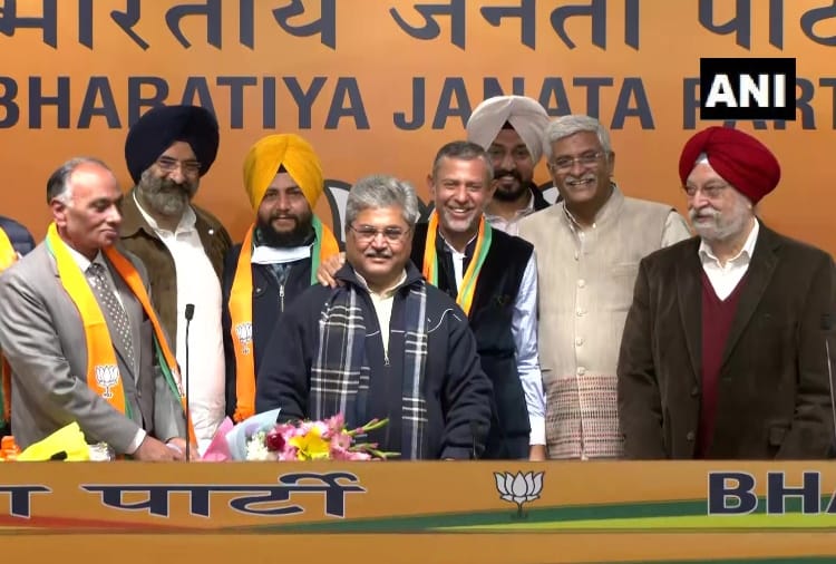 Many leaders from Punjab join BJP in Delhi