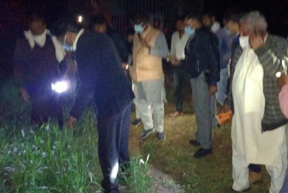 What kind of survey is this: Minister arrived in the night to survey the crops ruined by the hailstorm, the officers showed the destroyed crop in the torch