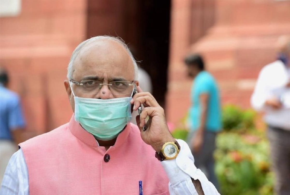 A delegation led by BJP leaders Vinay Sahasrabuddhe on Tuesday petitioned the Centre on the issue of unauthorised construction at Maharashtra forts