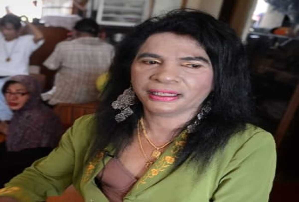 transgender waria muslim community lives in Indonesian know about intresting facts
