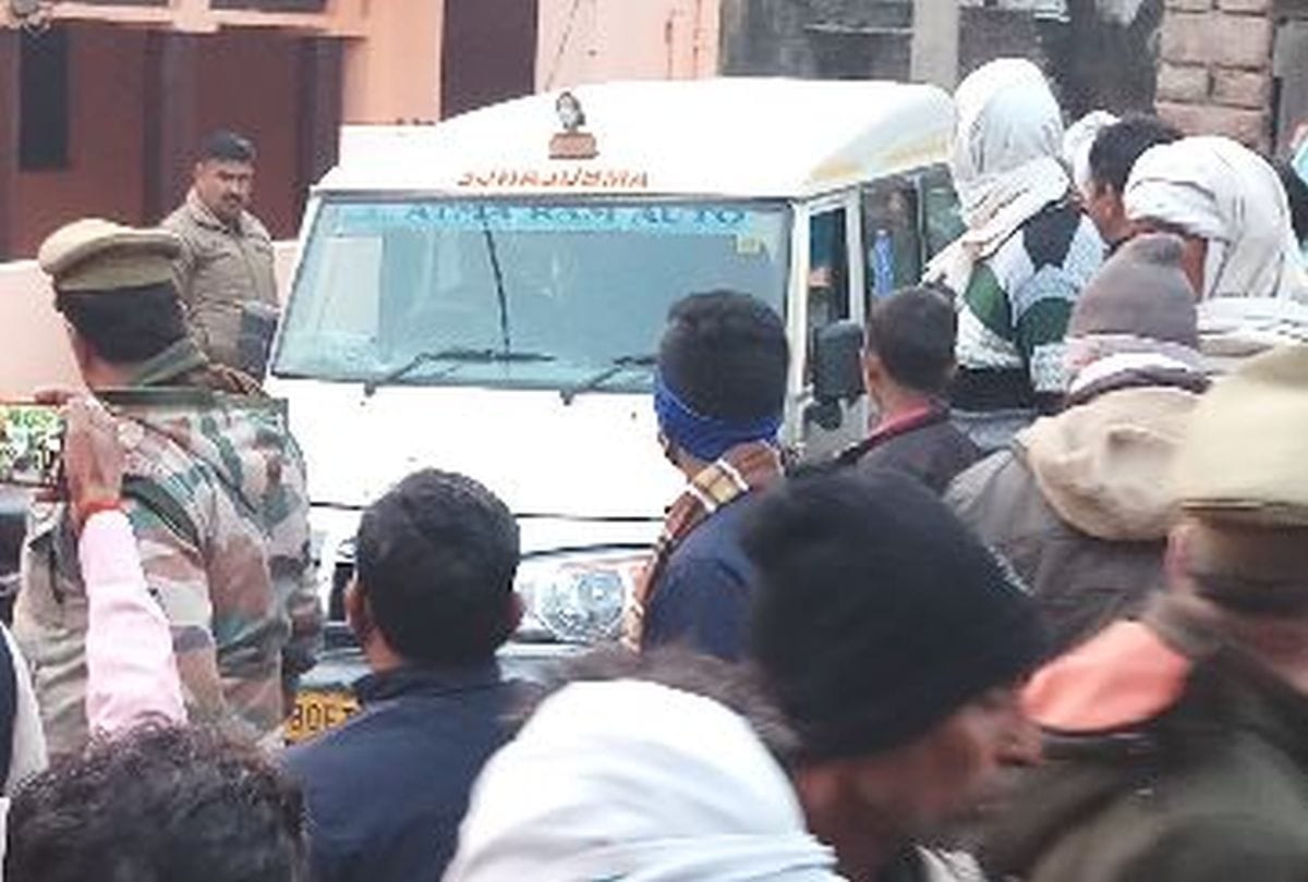 Mathura woman self-immolation main accused found dead on road in Agra