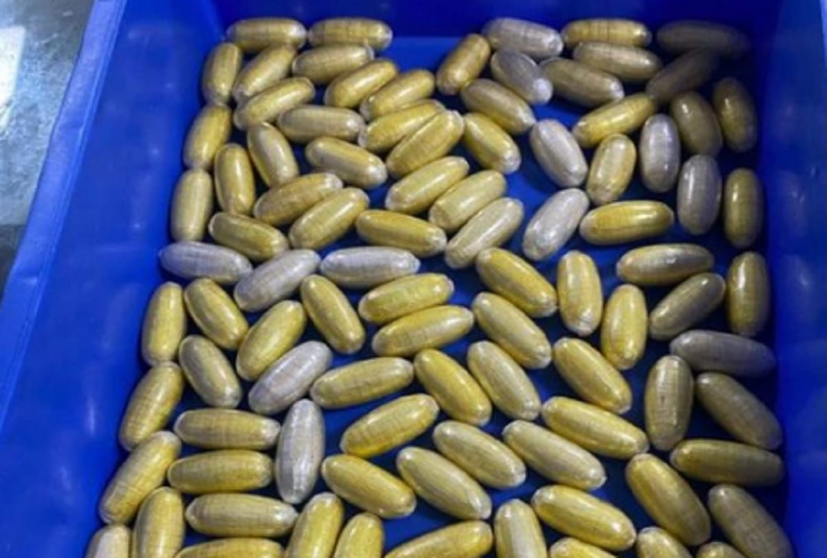 Customs at IGI Airport booked a Ugandan passenger for smuggling of 1,060 grams of heroin