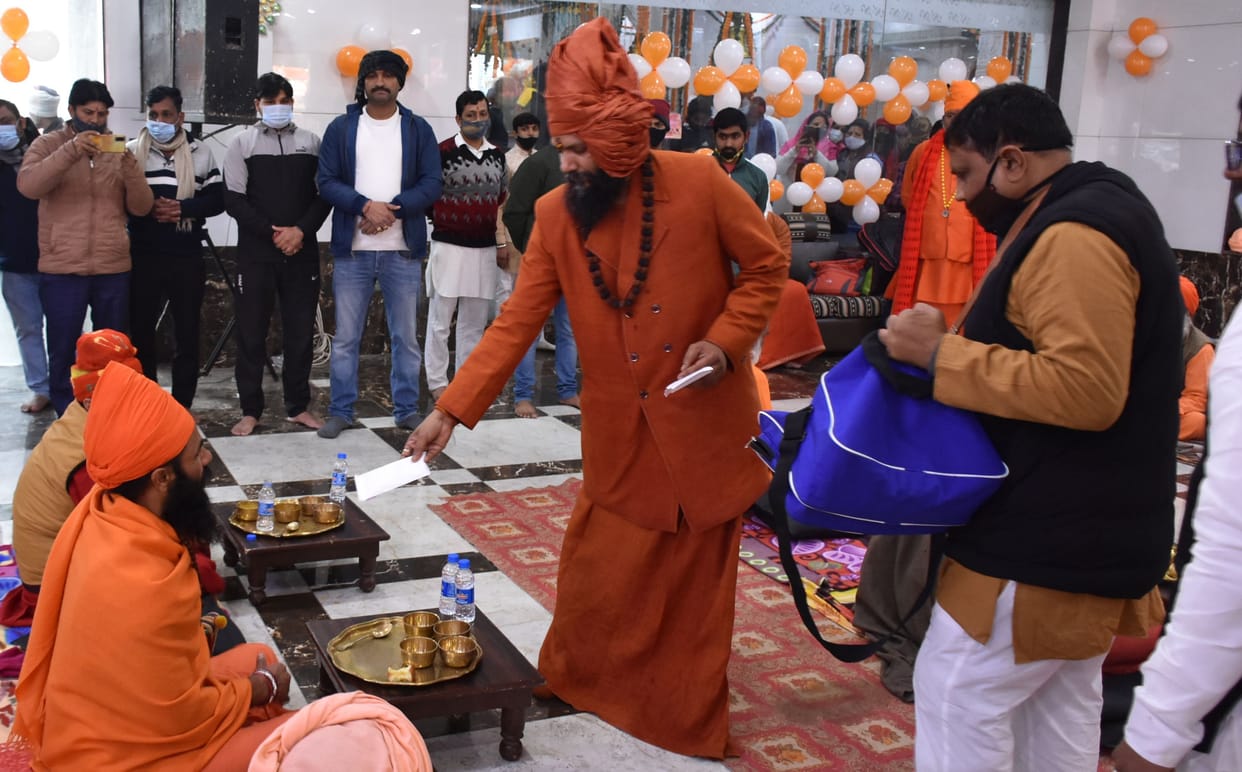Blessings of saints opens the way to salvation : Mahant Ashok Giri