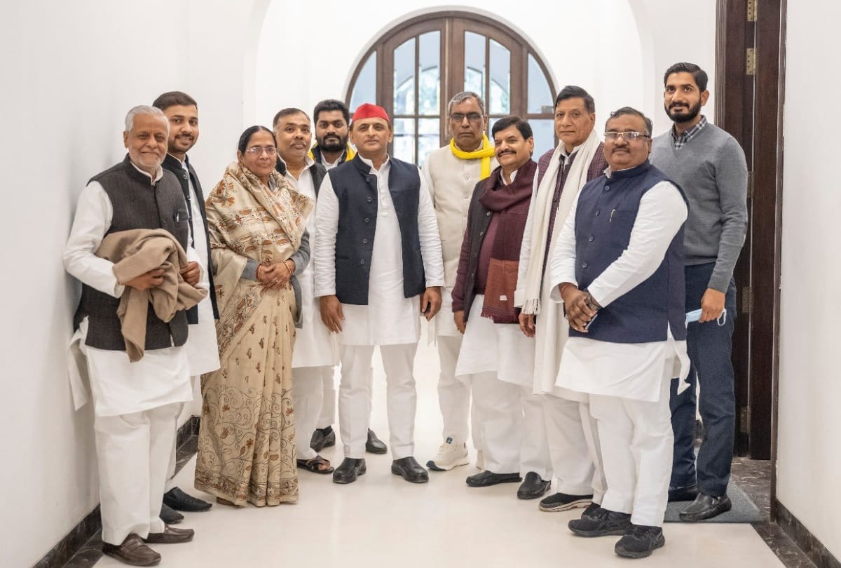 Samajwadi party will declare seat sharing for UP election 2022.