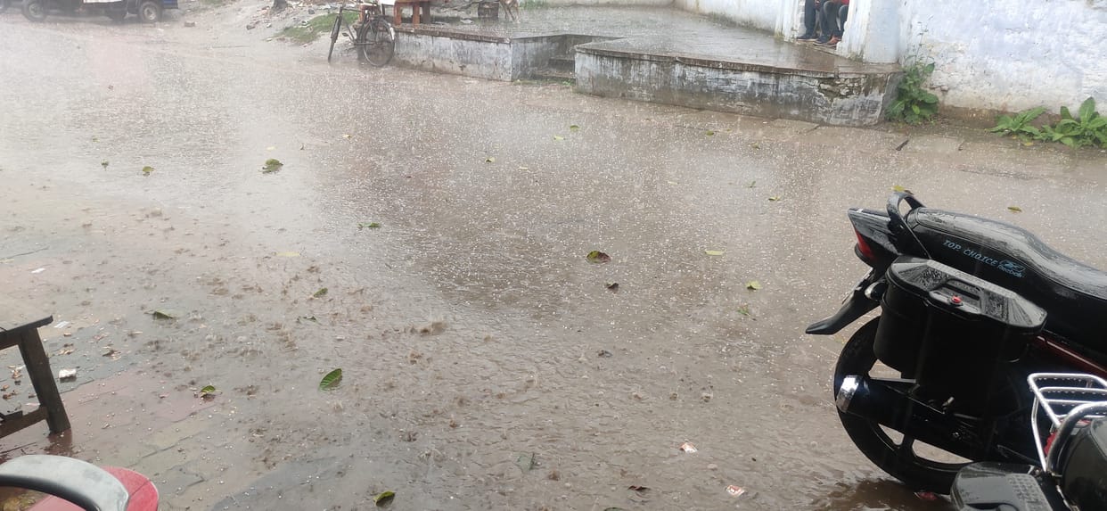 Weather bad, hail with rain