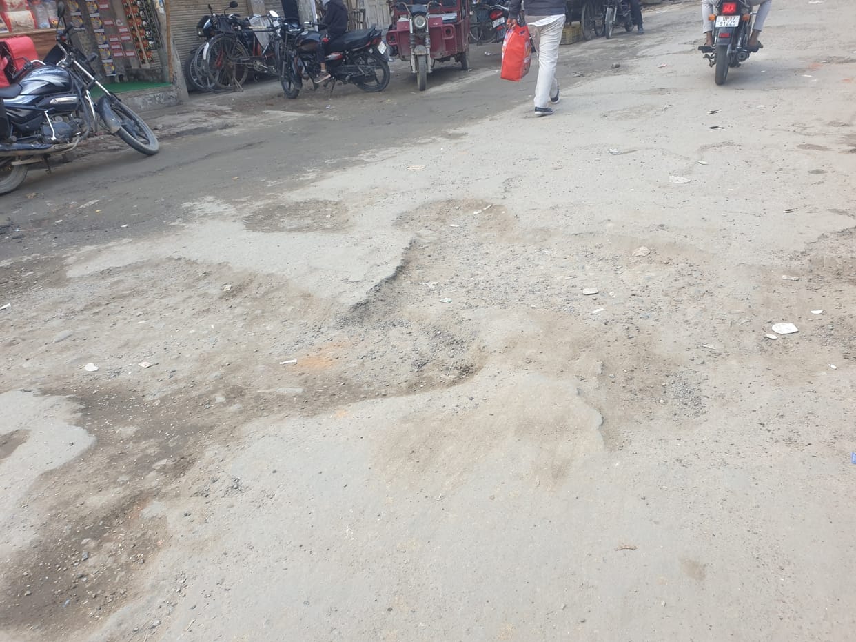 Guarana road broken by four