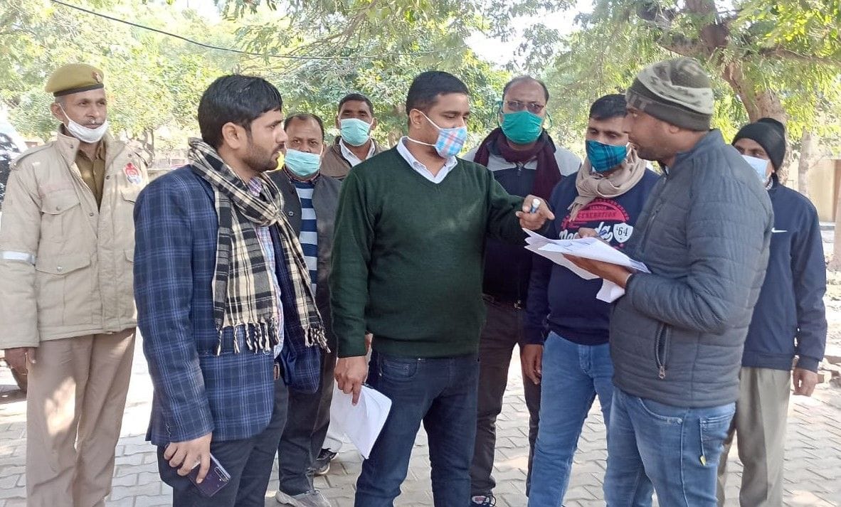 Hathras: Tehsildar inspects polling stations and booths