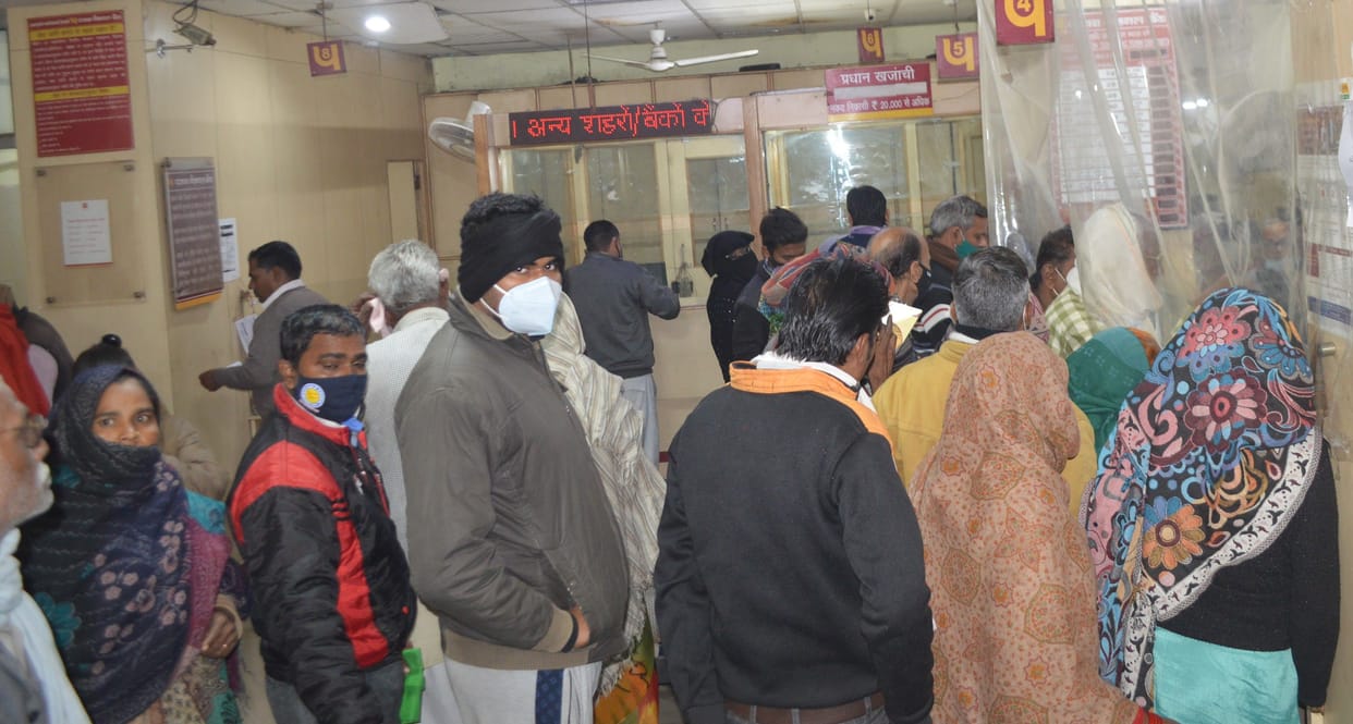Hathras: The condition of security to visit banks, petrol pumps and business establishments