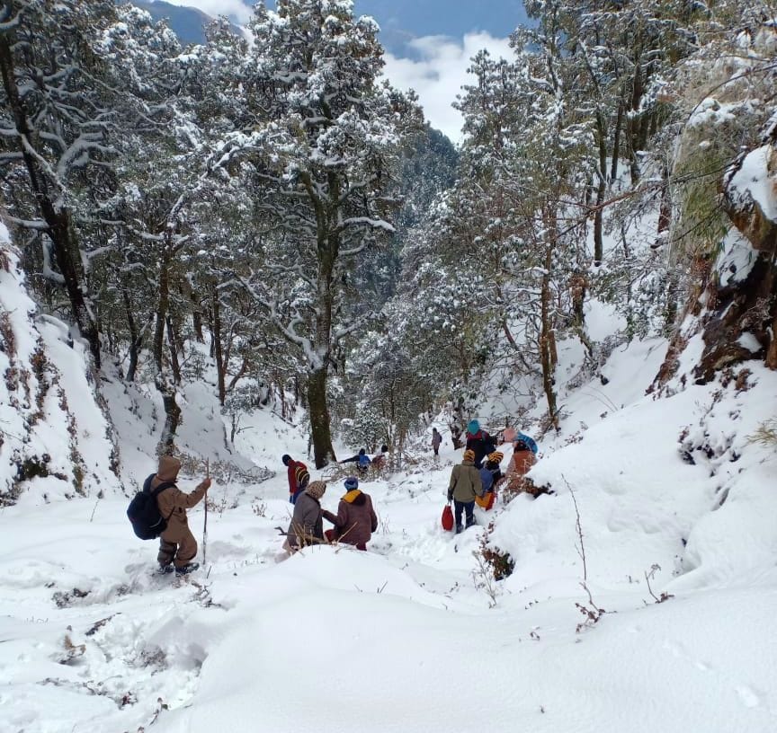 SDRF and police become angels for people trapped in heavy snowfall