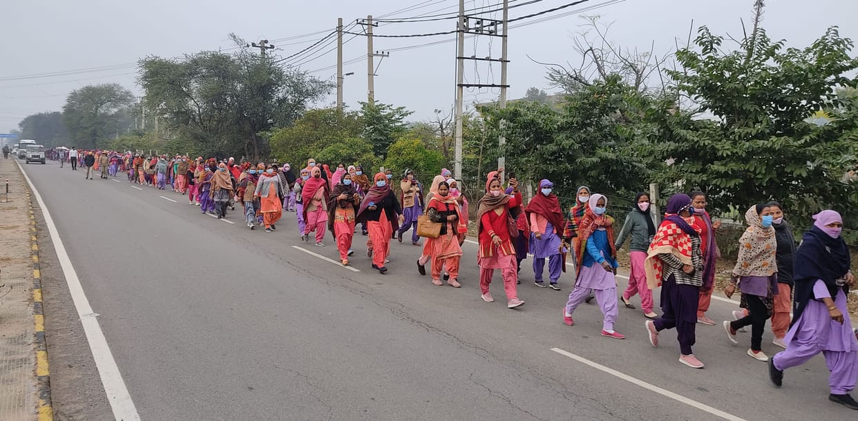 Anganwadi workers reached the police line on foot when the buses fell short