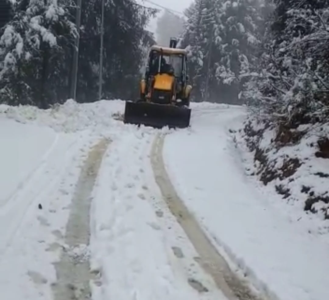 18 roads blocked in sirmaur district due to heavy rain and snowfall