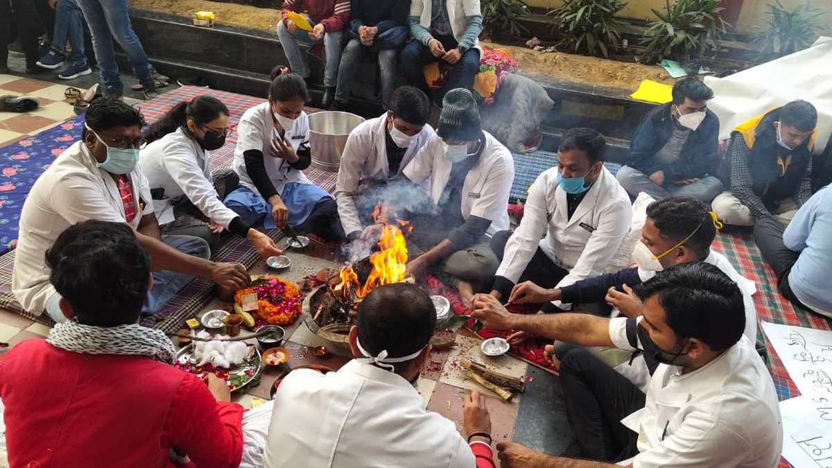 BHU Nursing officer performed good deeds at the emergency gate in hospital ms slapping case
