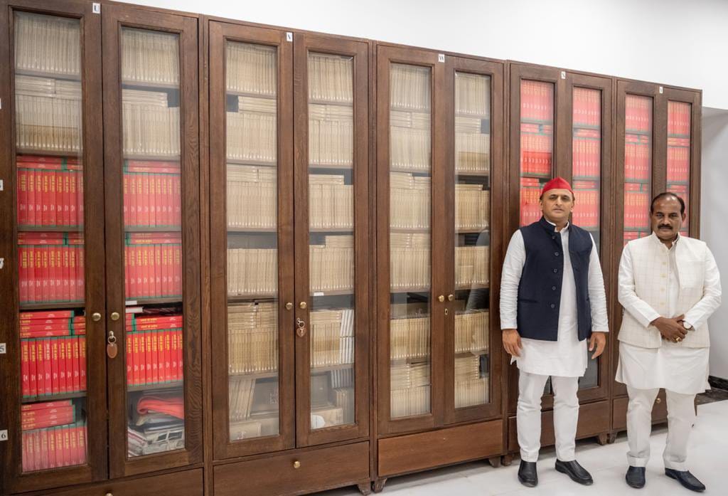 Former minister Dara Singh Chauhan left Samajwadi Party gap between Dara Singh and SP increased with time