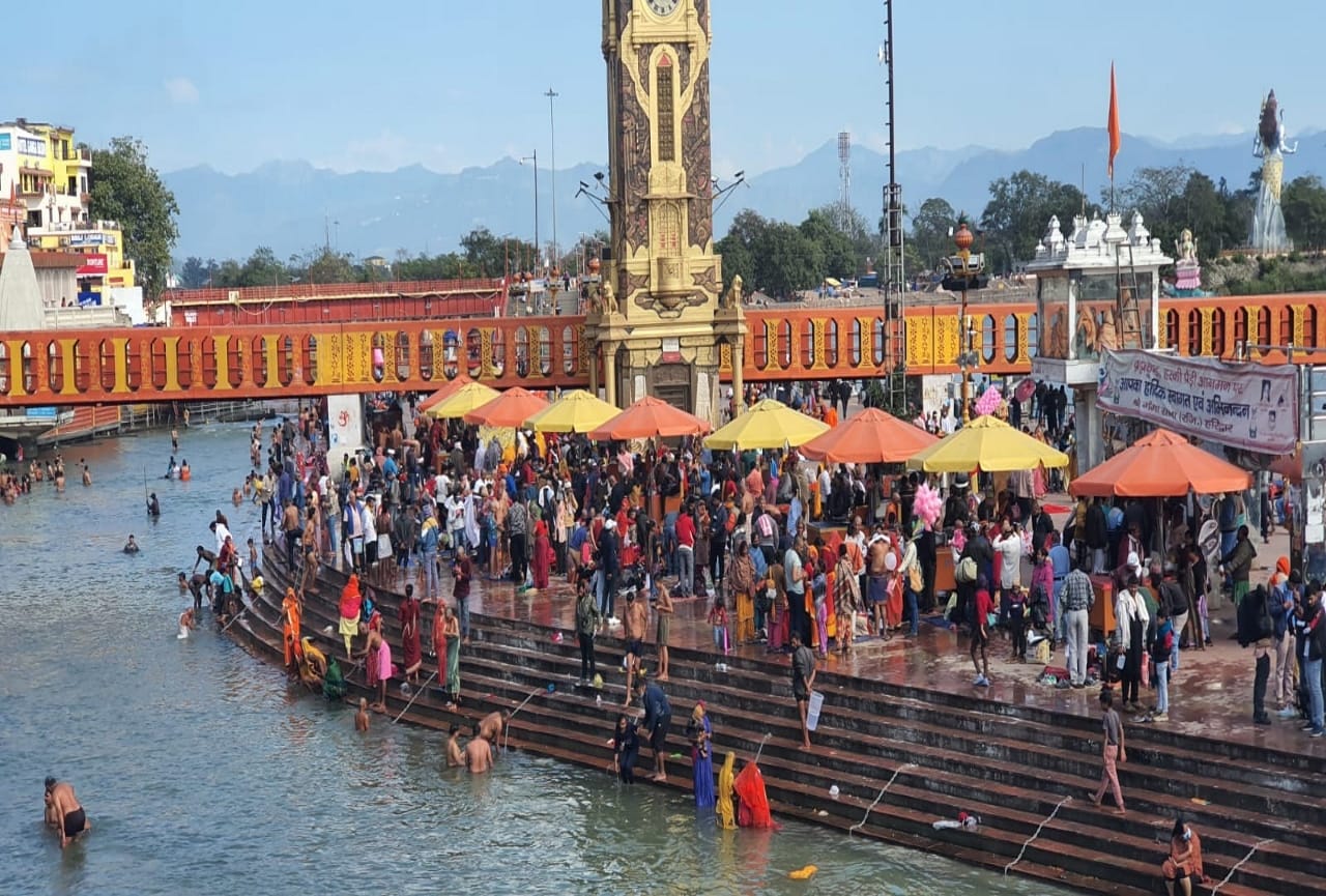 coronavirus in uttarakhand: people rush on haridwar ganga ghat, see photos