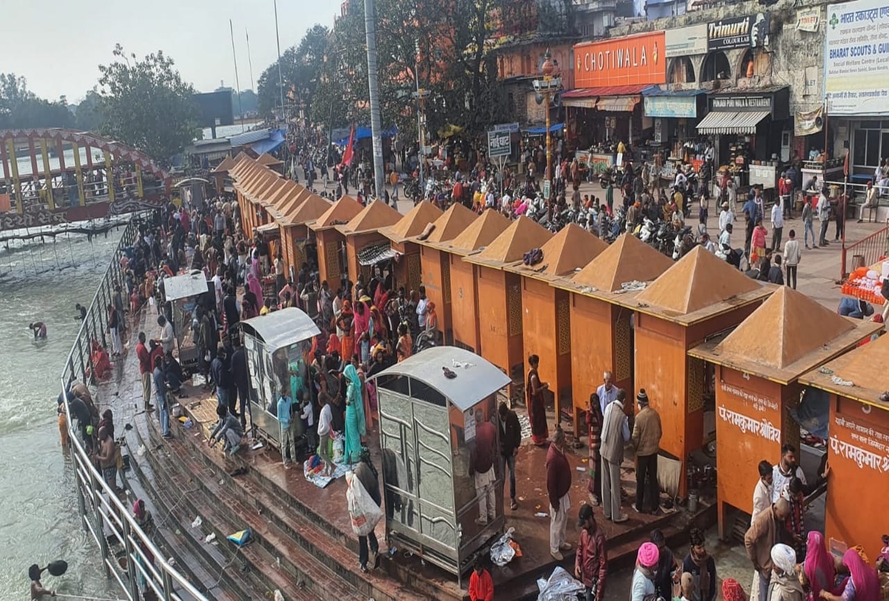coronavirus in uttarakhand: people rush on haridwar ganga ghat, see photos