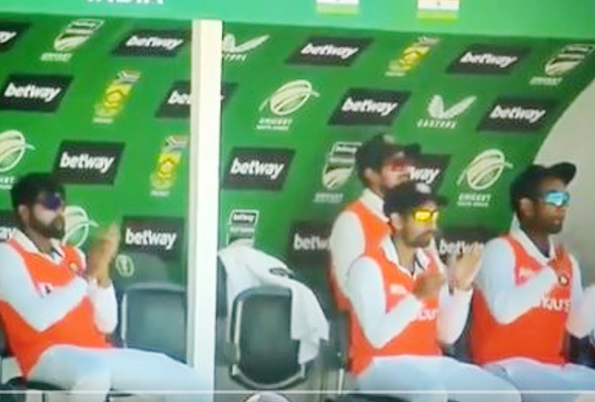 PHOTOS of IND vs SA 3rd Test: Viral Video of Virat Kohli saying teammates to Clap Every Ball to Keep the Team Spirit High; Kohli also clashed with the umpire for Shami