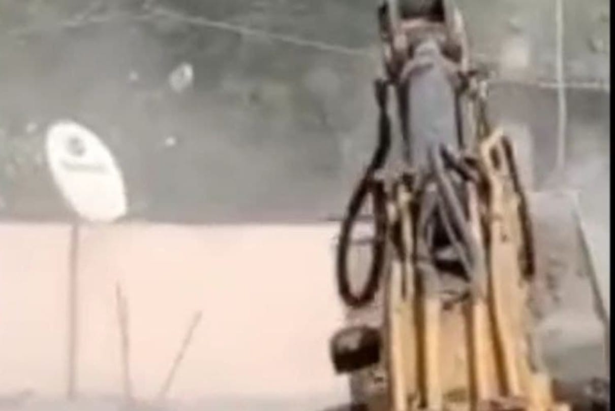 Indore: Illegal construction of a woman selling drugs demolished, was selling liquor for many years, 19 cases were registered