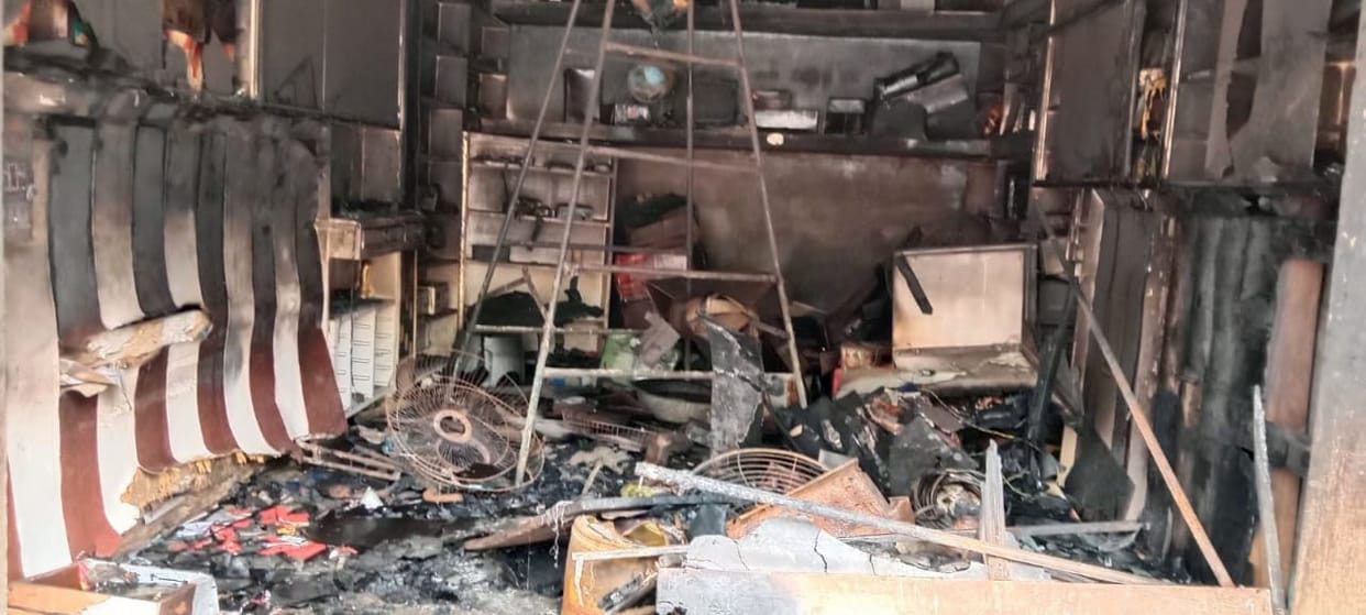 Fire in electronic shop, loss of more than five lakhs