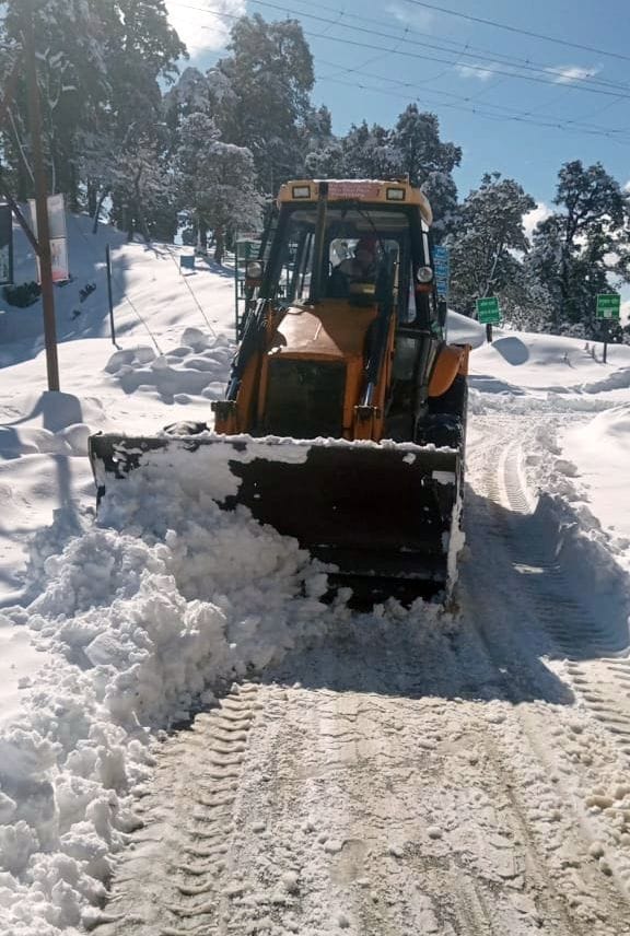 After the snowfall in Munsiyari, the happiness returned in the faces of the people.