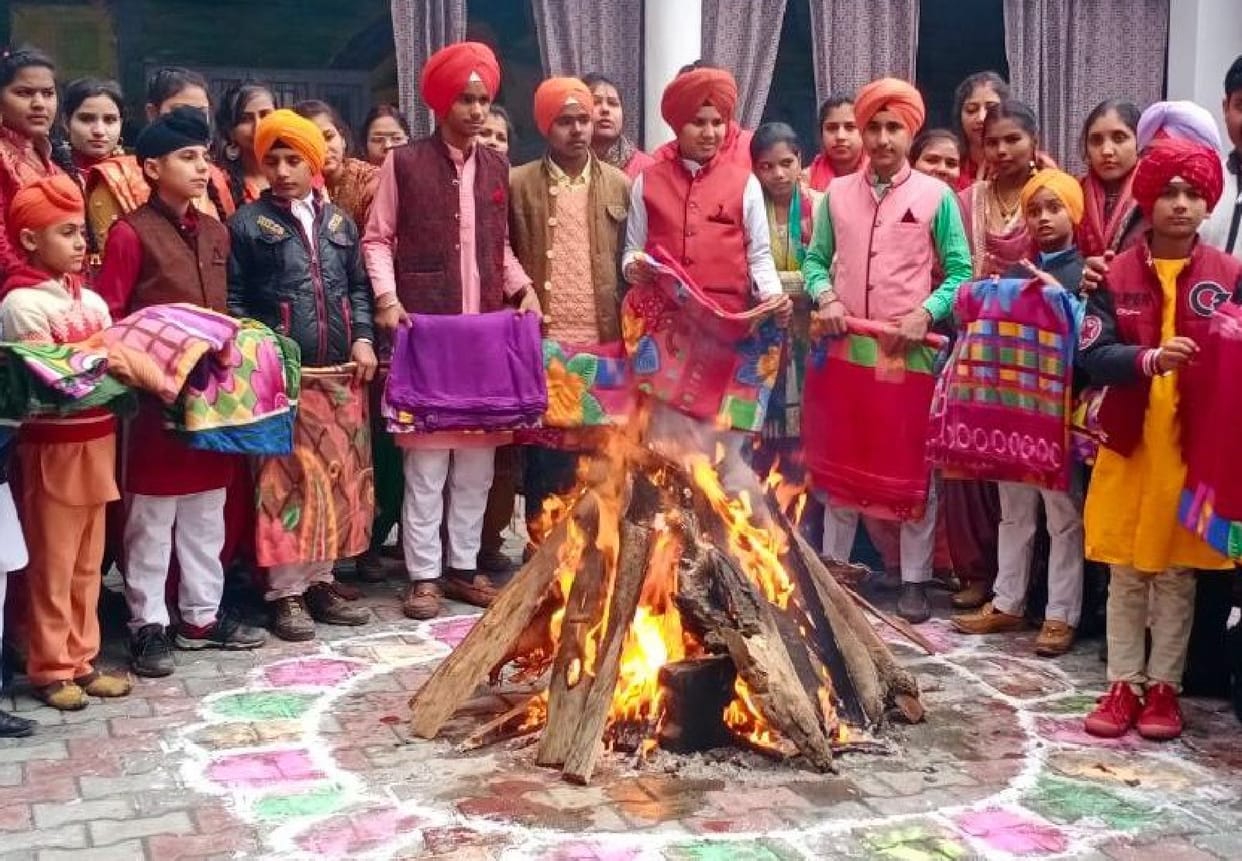 Preparation for Lohri complete, Kovid rules