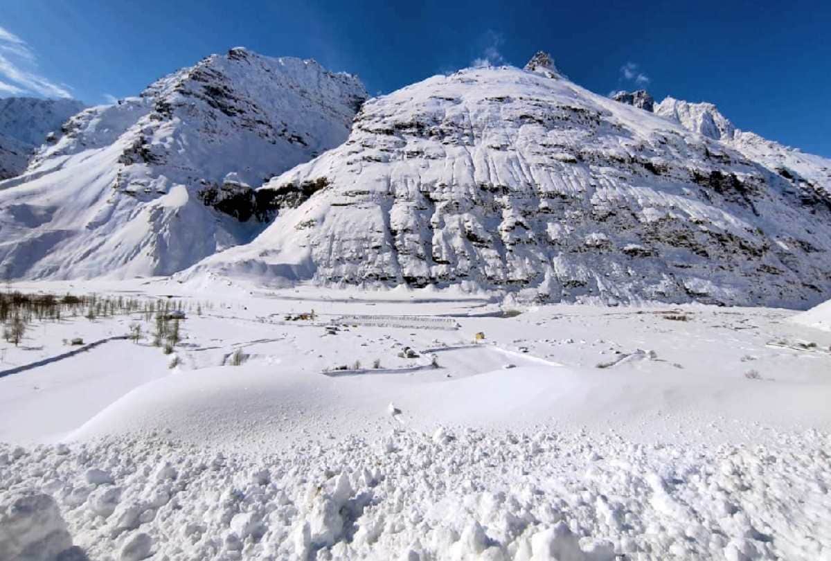 himachal weather update: 416 roads and 446 power transformers still stalled in Himachal due to snowfall weather will deteriorate again