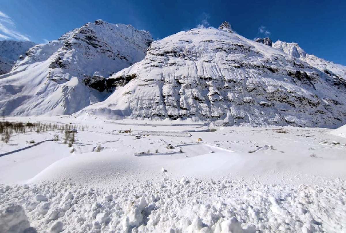 himachal weather update: 416 roads and 446 power transformers still stalled in Himachal due to snowfall weather will deteriorate again