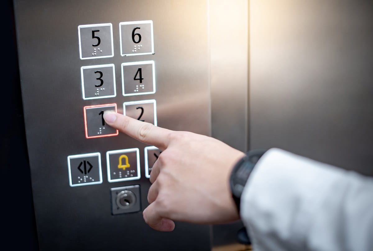 Four Things to Consider Before Using Elevator Know Passenger Lift Safety Instructions in Hindi