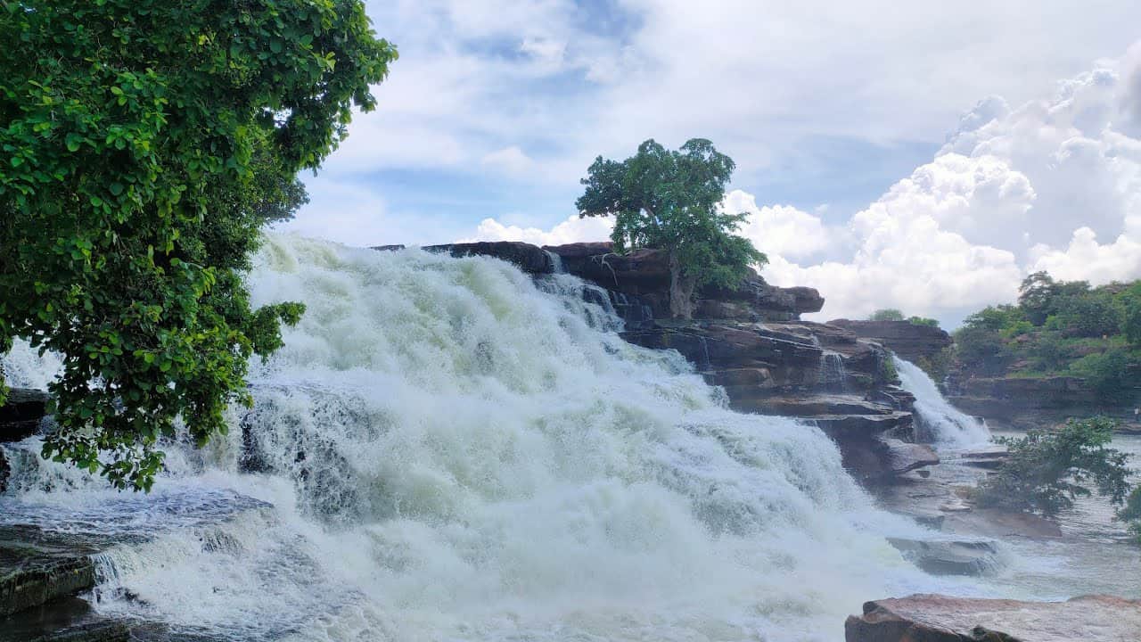 Switzerland of UP in sonbhadra You will be delighted to see such view of mukkha fall nature here