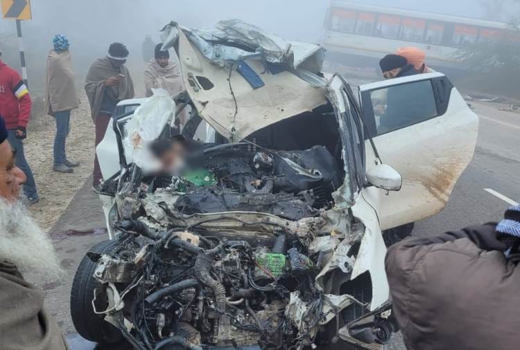 Five people died in collision between bus and car in dense fog in Firozpur of Punjab