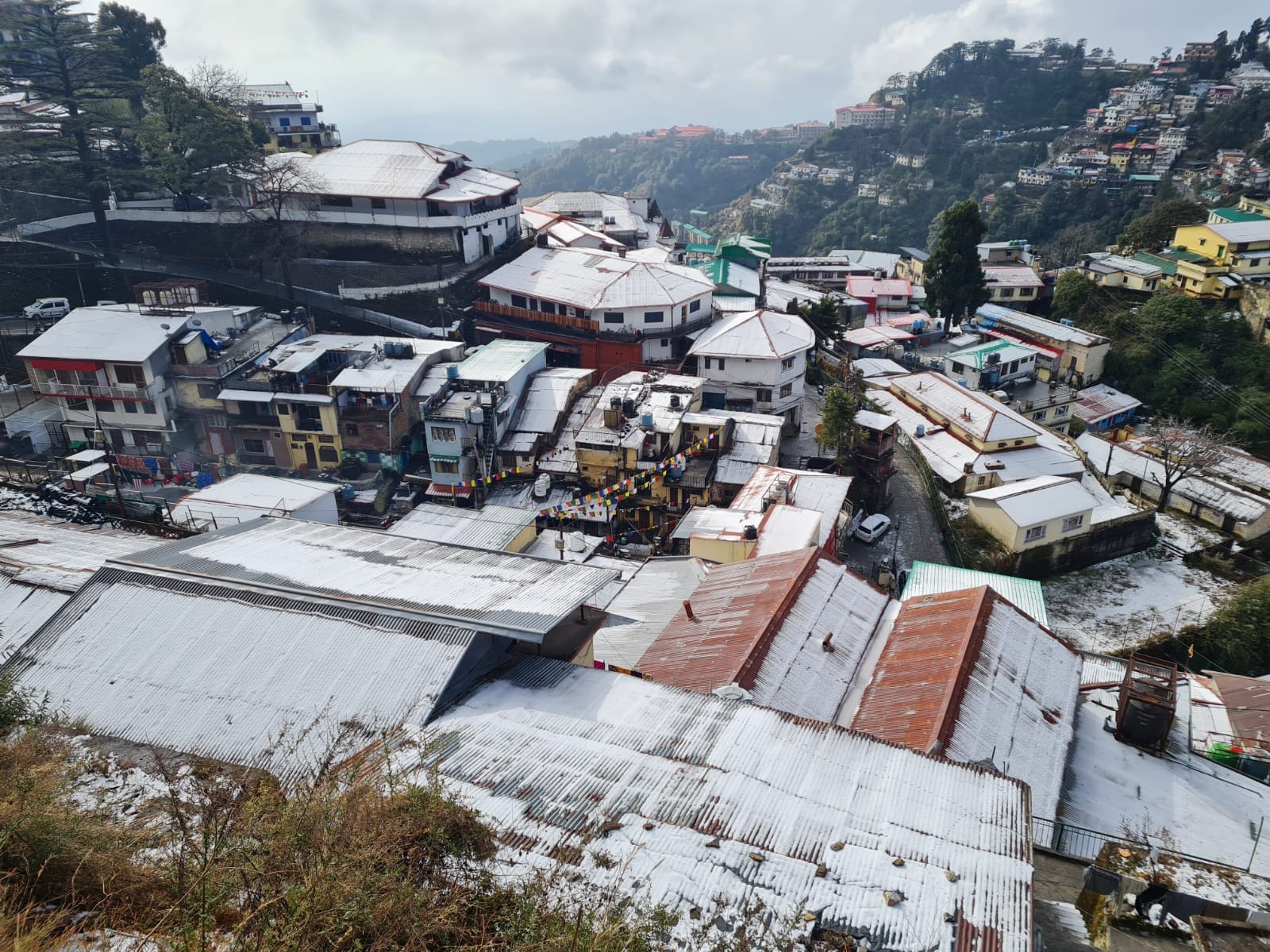 Uttarakhand Weather Forecast: first Snow fell in Mussoorie city early today, see photos
