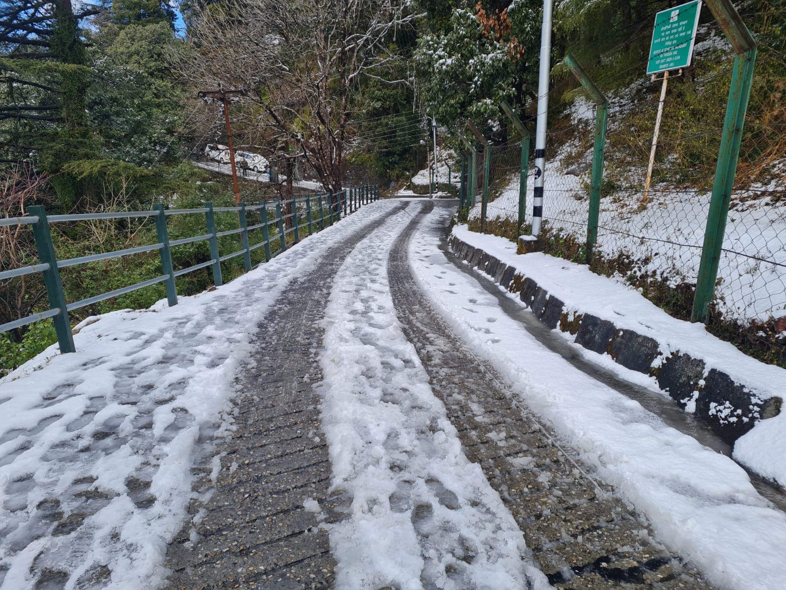 Uttarakhand Weather Forecast: first Snow fell in Mussoorie city early today, see photos