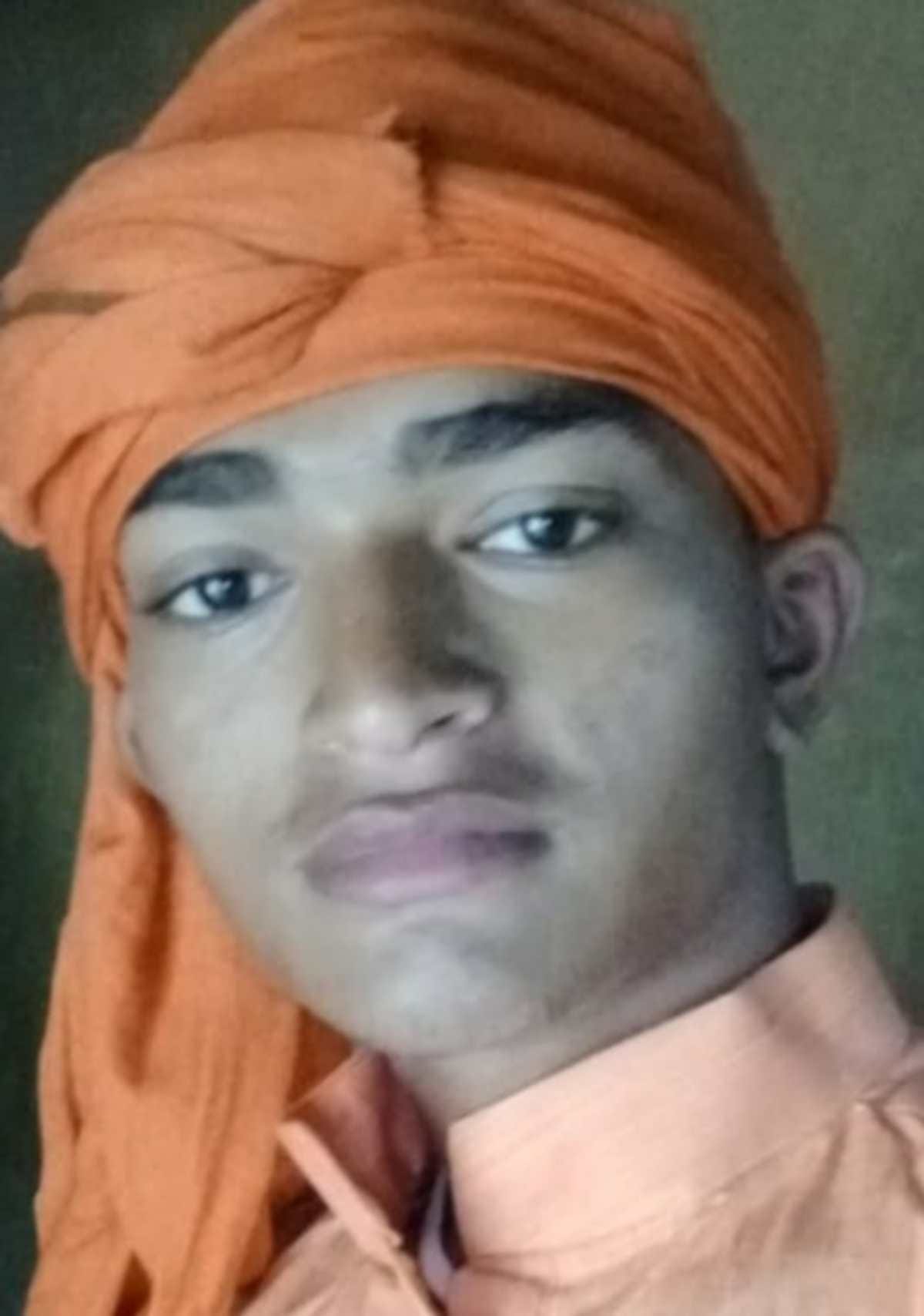 young man suicide separated his torso head by Gadasa in sonbhadra