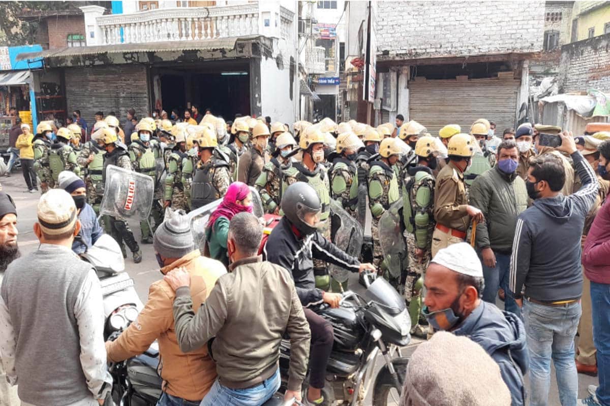 Sotiganj: Three crore property of Kabadi Saqib attached by meerut police, six houses and nine vehicles confiscated