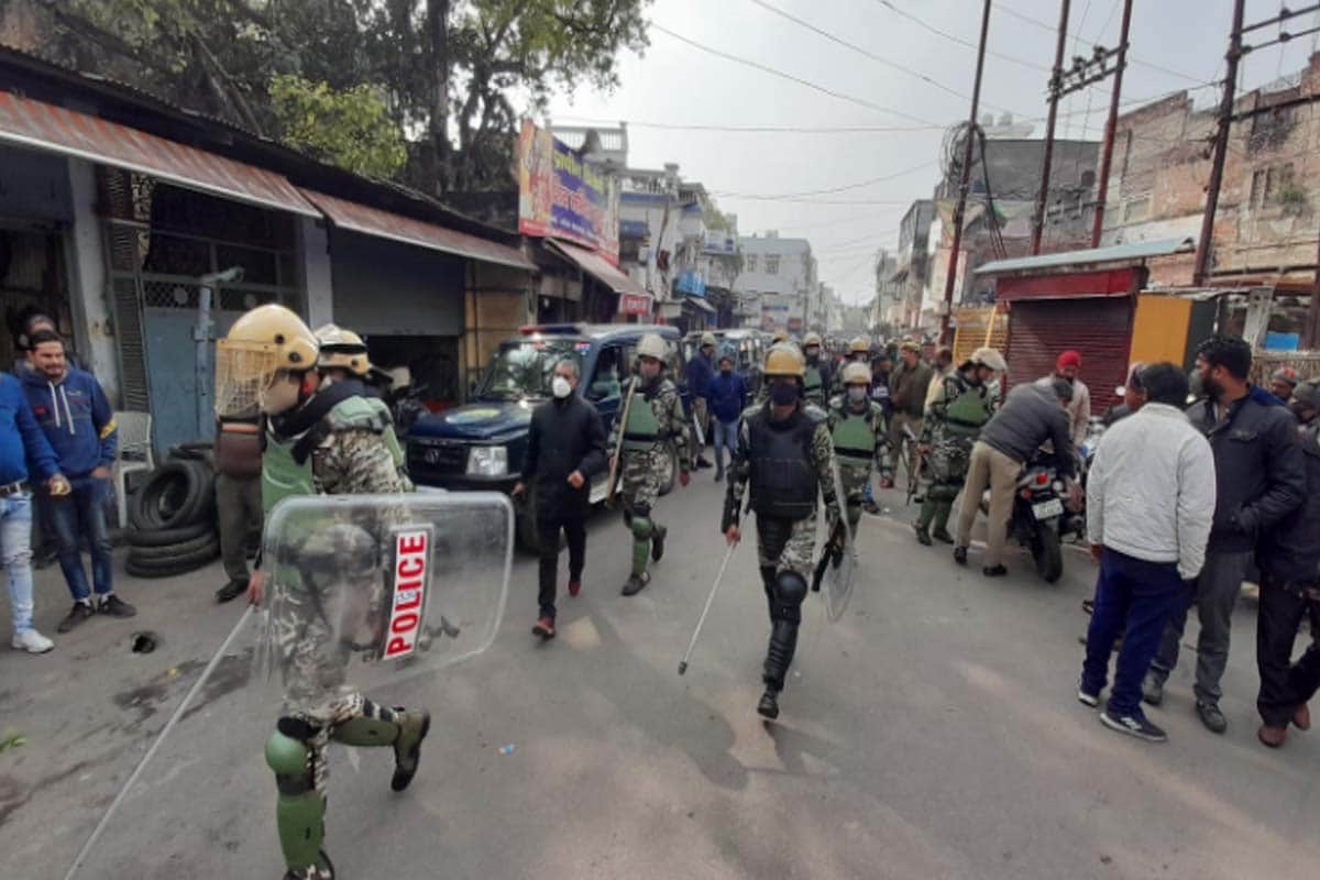 Sotiganj: Three crore property of Kabadi Saqib attached by meerut police, six houses and nine vehicles confiscated