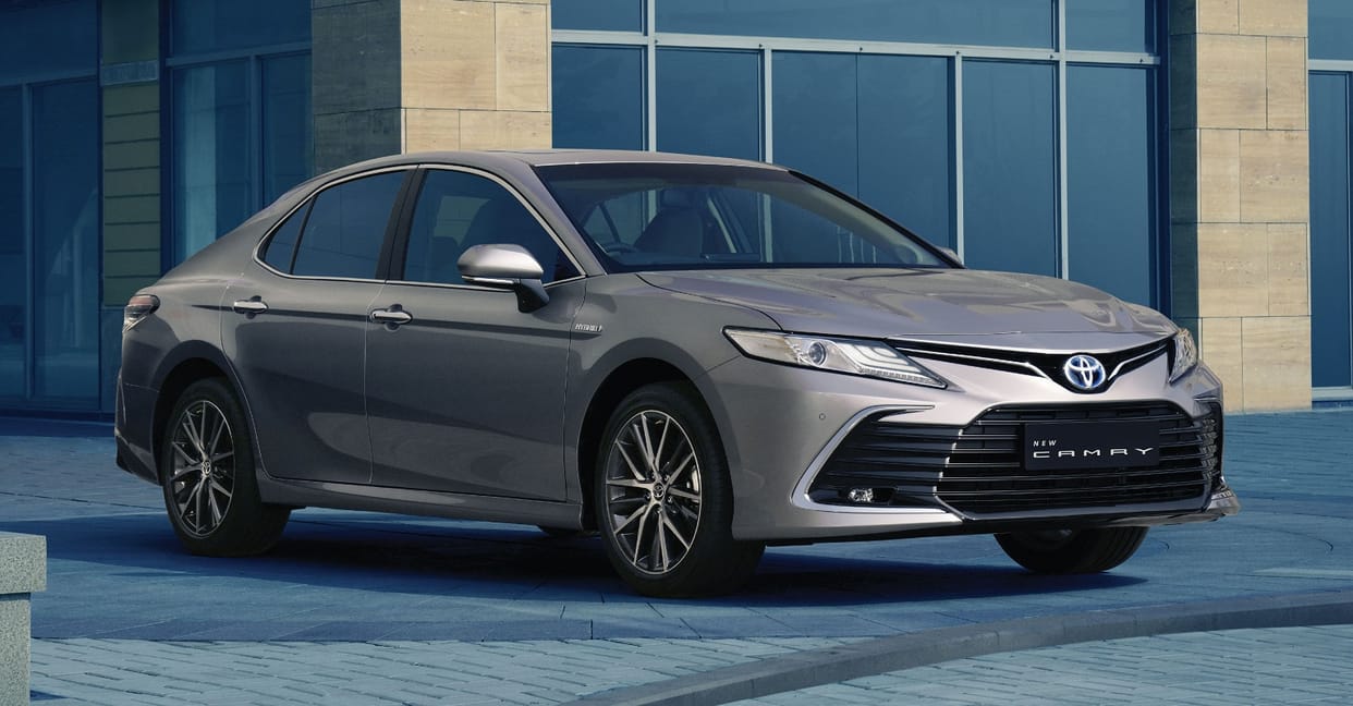 toyota camry hybrid launched in india Toyota Kirloskar Motor launches New Camry Hybrid toyota camry hybrid 2022 price features engine specifications details