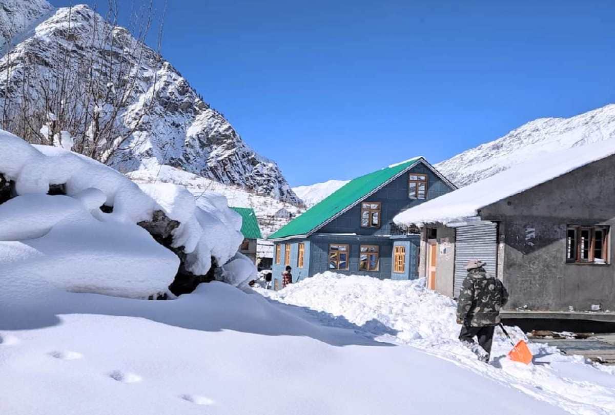 himachal weather update: 416 roads and 446 power transformers still stalled in Himachal due to snowfall weather will deteriorate again