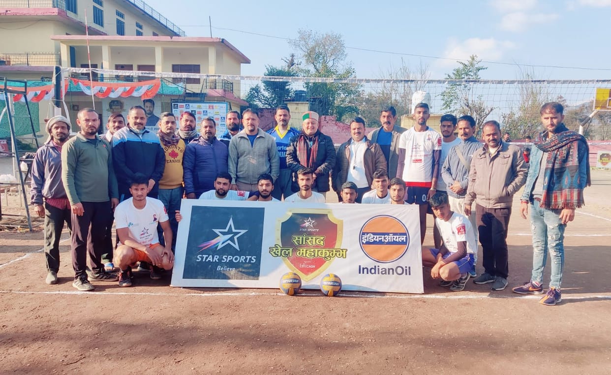 dangoh win volleyball trophy and badoh stood second  in sansad khel amhakumabh daulatpur chowk una