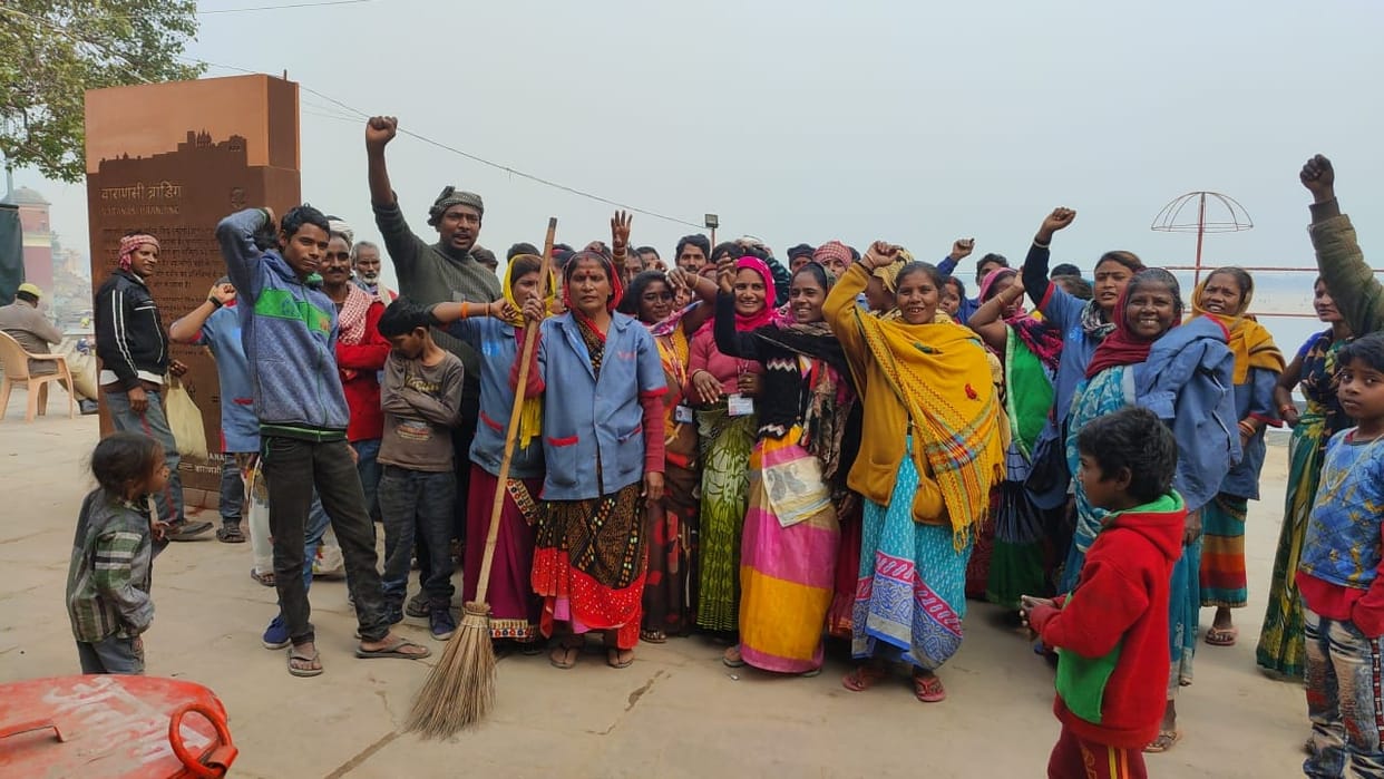 Angry  sweeper start protest in varanasi for delay in salary boycott work at assi ghat