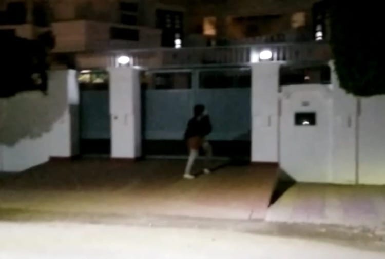 Parents threw pots full of dirt at the houses of private school operators in Sonipat of Haryana